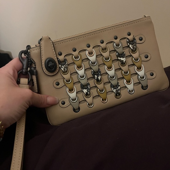 Coach 1941 link wristlet! - Picture 1 of 14
